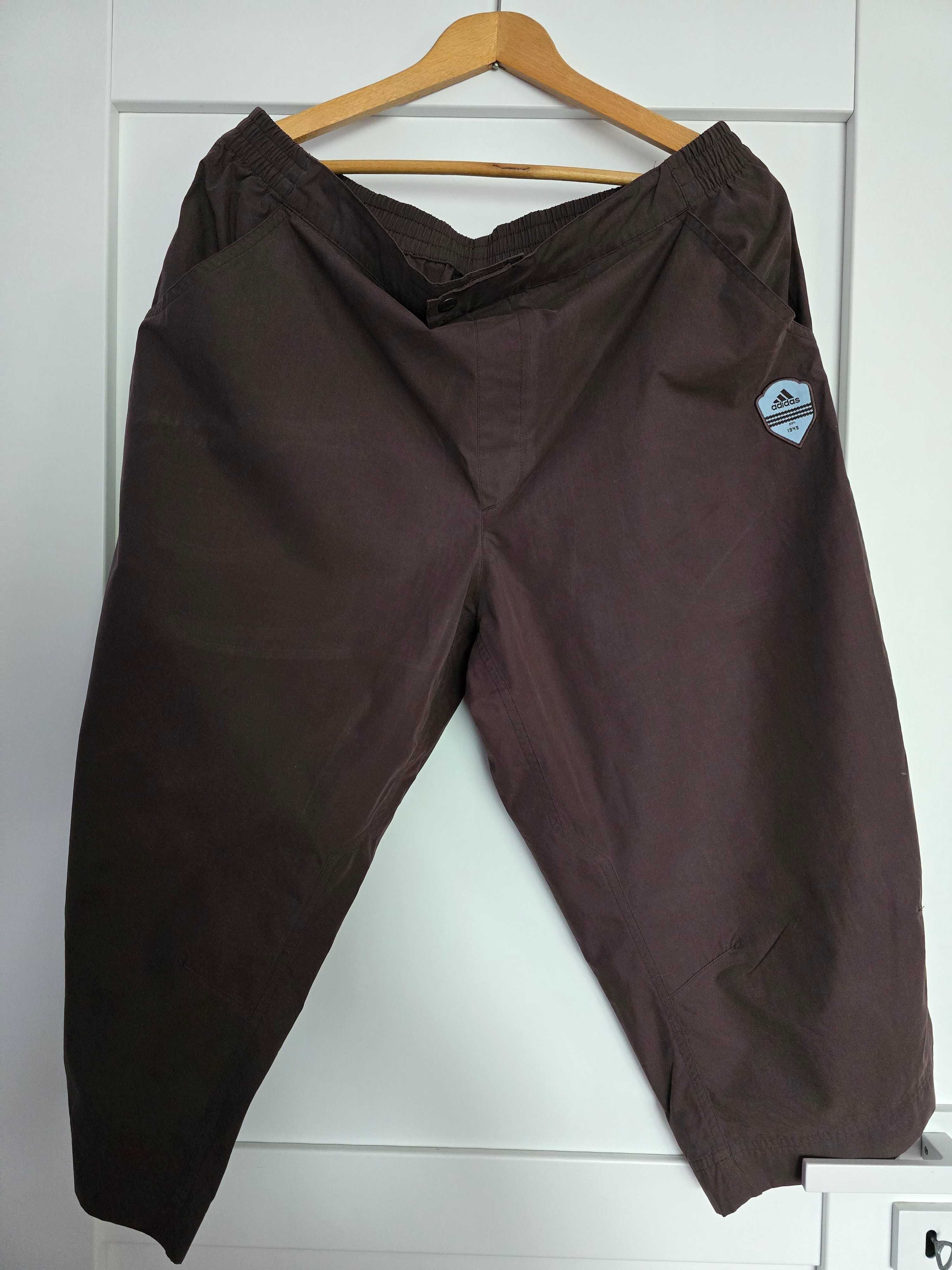 Spodnie bojówki chłopięce 3/4 adidas brązowe cienkie