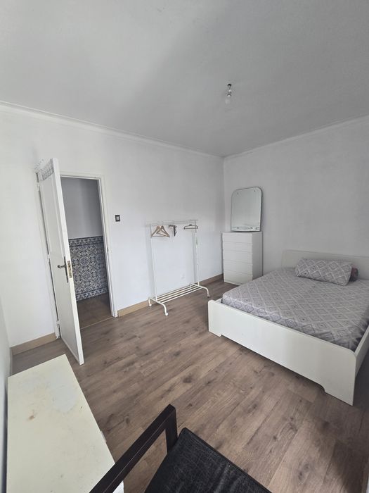 Quarto no Barreiro ao pé do Terminal Fluvial TODAS DESPESAS INCLUÍD