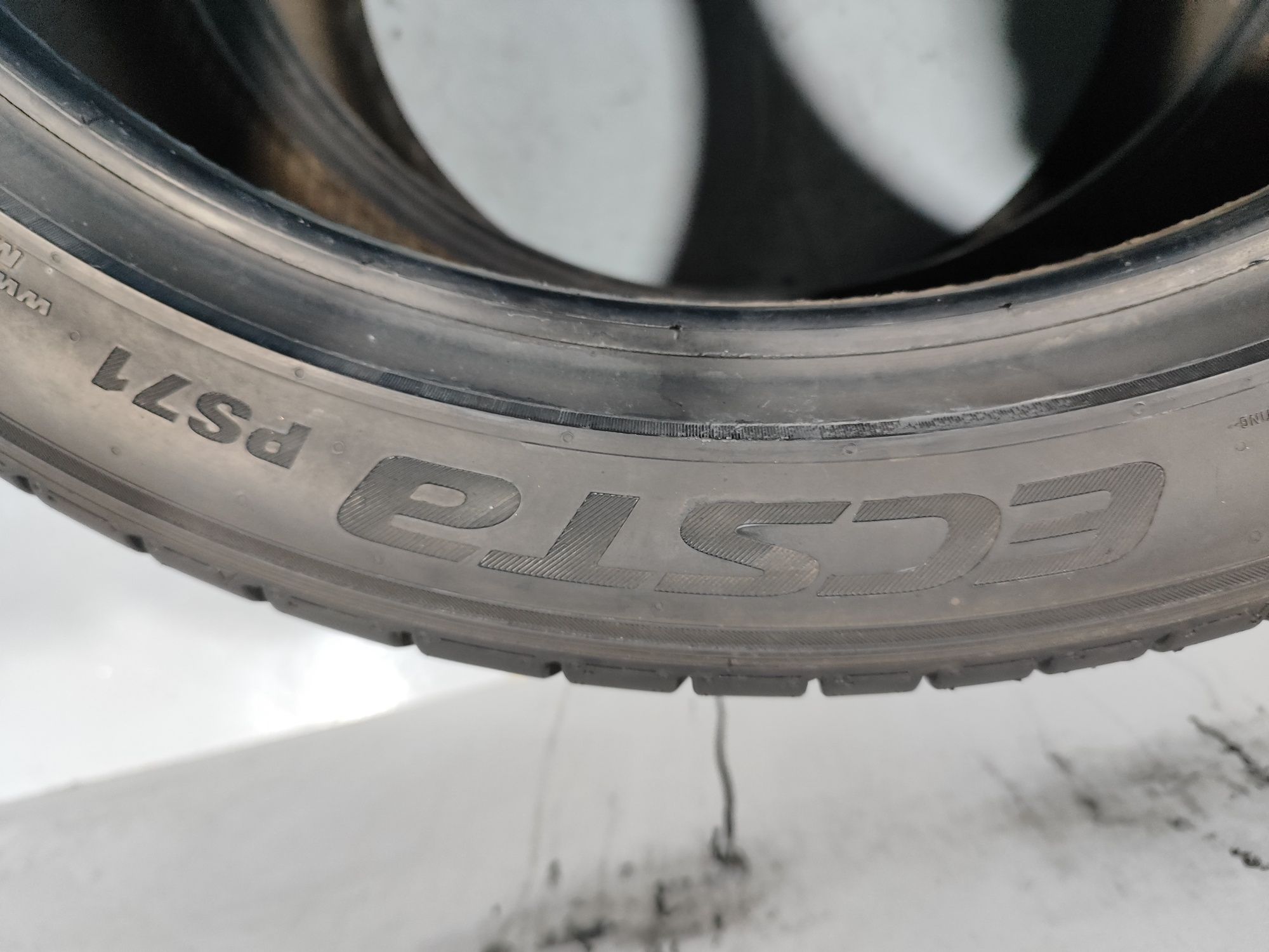 2 pneus aemi novos 235-40R19 Kumho - Oferta dos Portes