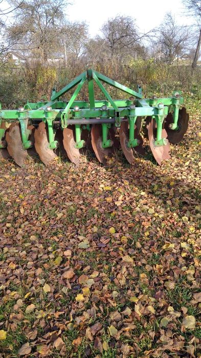 Продаю дископлуг ,оприскувач,лійку