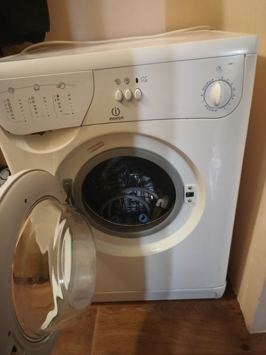Продам пральну машину  Indesit w8 1
