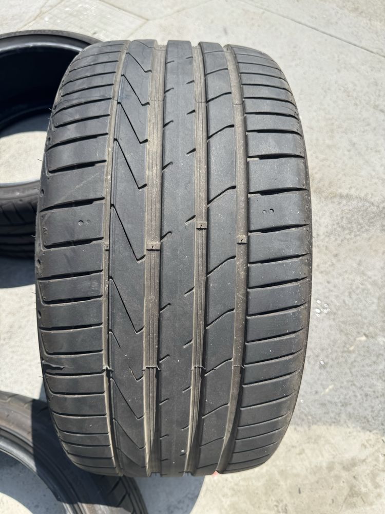 Peneus 245/35 r19 como novos