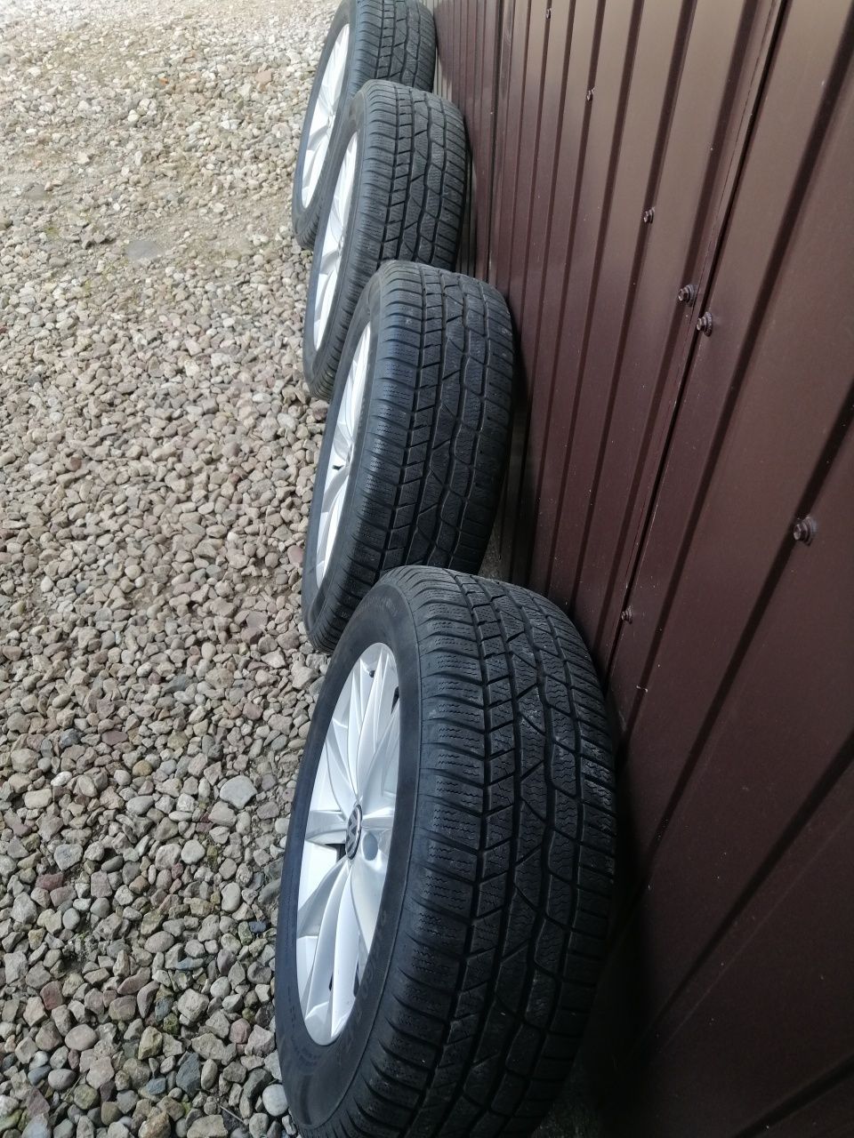 Felgi aluminiowe z oponami zima Continental 215/60/17