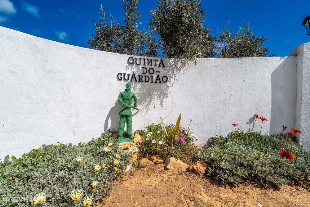 Arrendamento De Inverno - Outubro  A  Abril – Luxuosa Villa T4 Com Pis