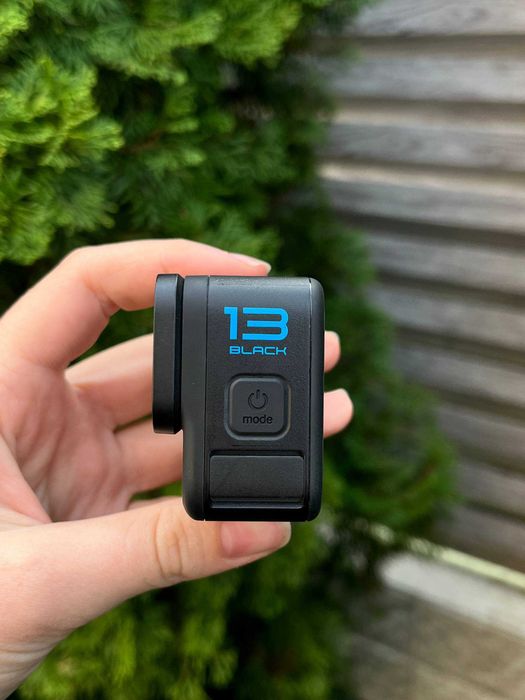Екшн-камера GoPro Hero 13 з захисним склом.