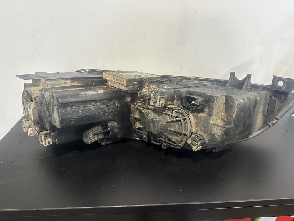 Farol otica dreita xenon mazda 6 ano 2004