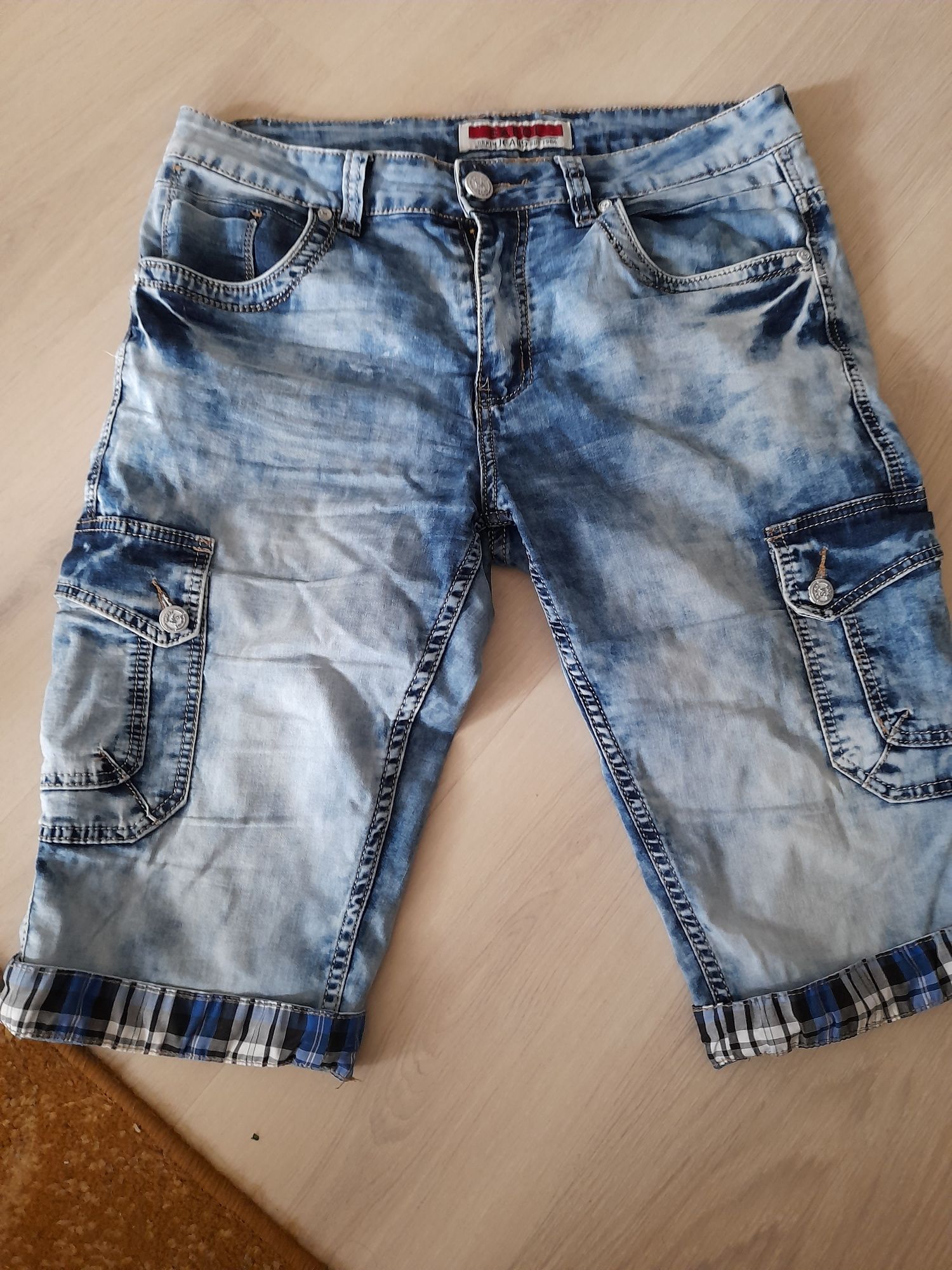 Spodnie krótkie jeans