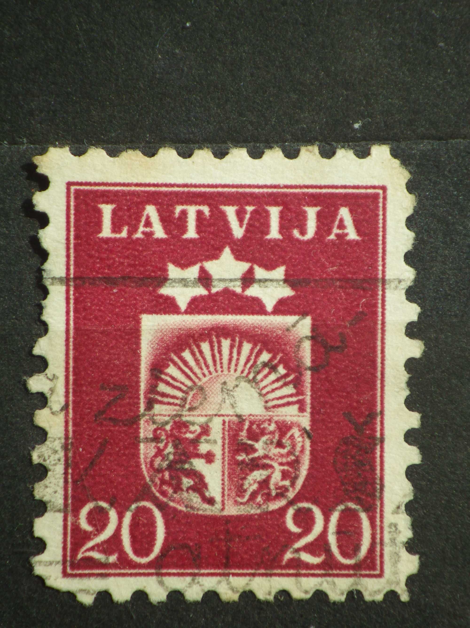 Марки почтовые «Герб Латвии». 1940 год. Цена за три.