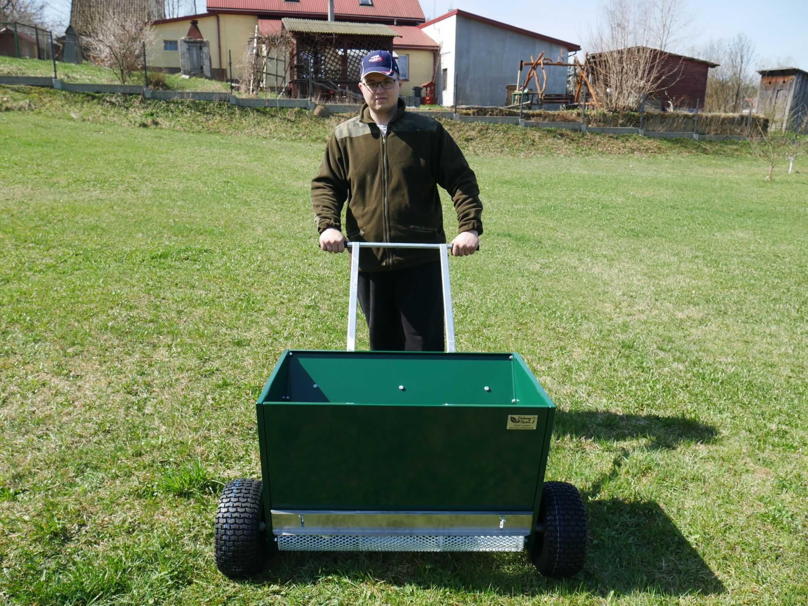 Posypywarka do rozsypywania substartu torfu ziemi piasku top dressing