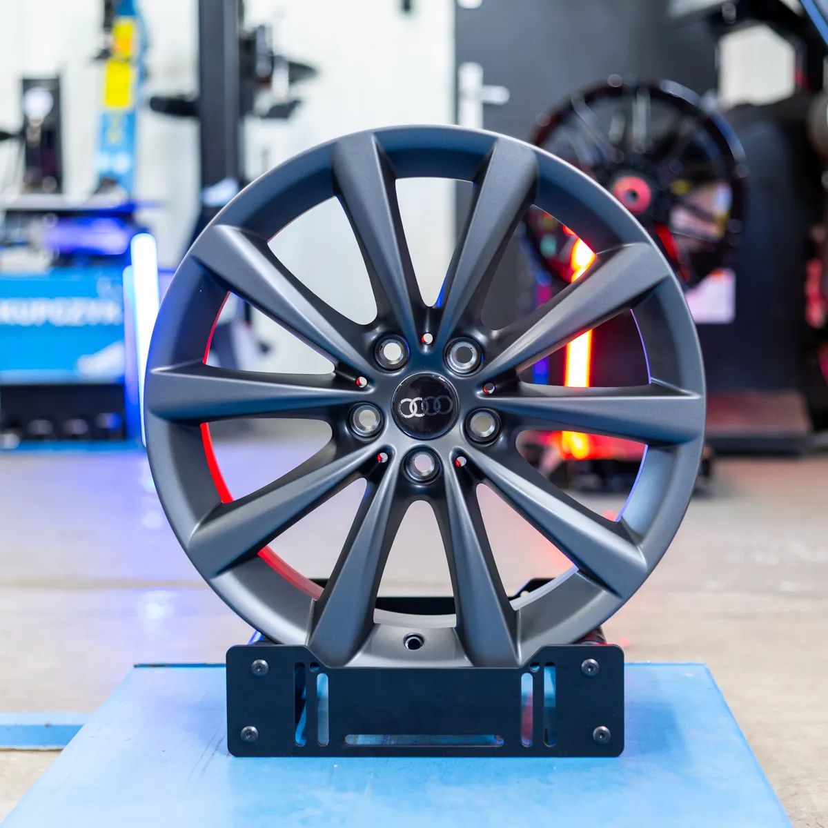 NOWE ORYGINALNE Felgi aluminiowe 18" Audi A4 A5 A6 A7 A8 Q3 Q5 Q7