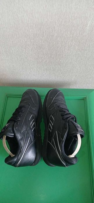 Кроссовки для девочки фирмы Reebok 34.5 размера