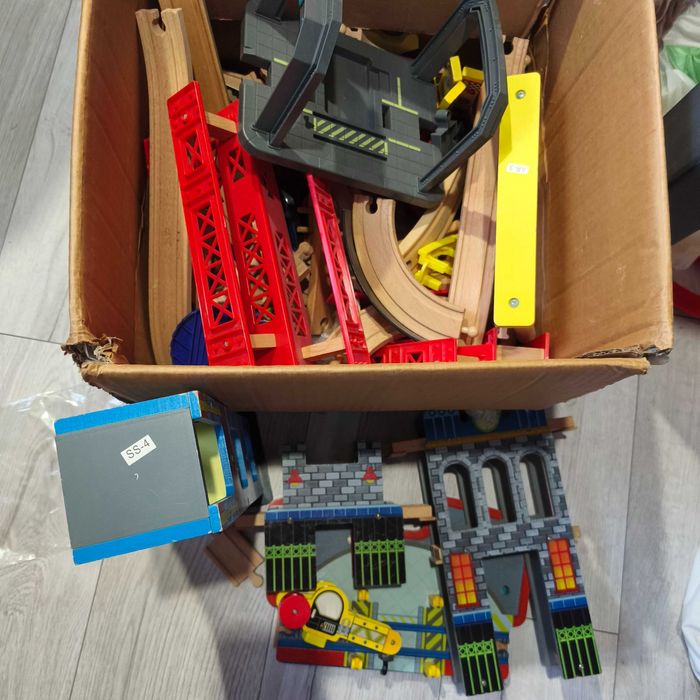 KidKraft Super Highway Train Set 17809 дитяча залізниця дерев'яна