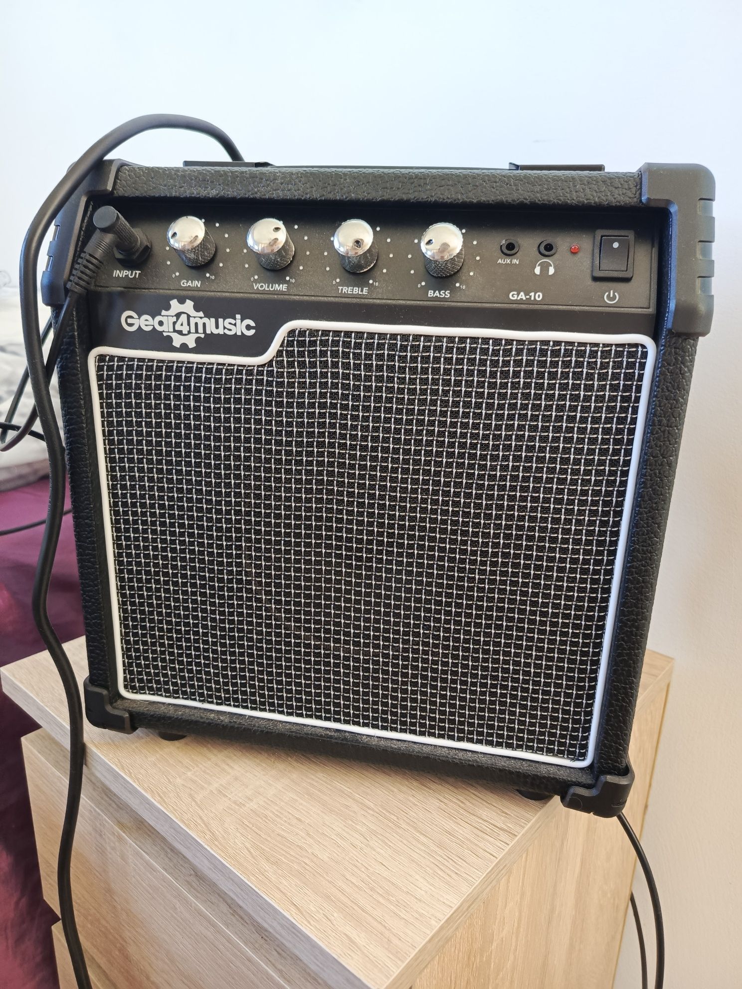 Sprzedam gitarę elektryczną białą