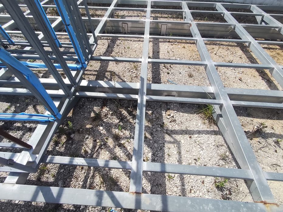Vende se estrutura do piso/base metálica do módulo