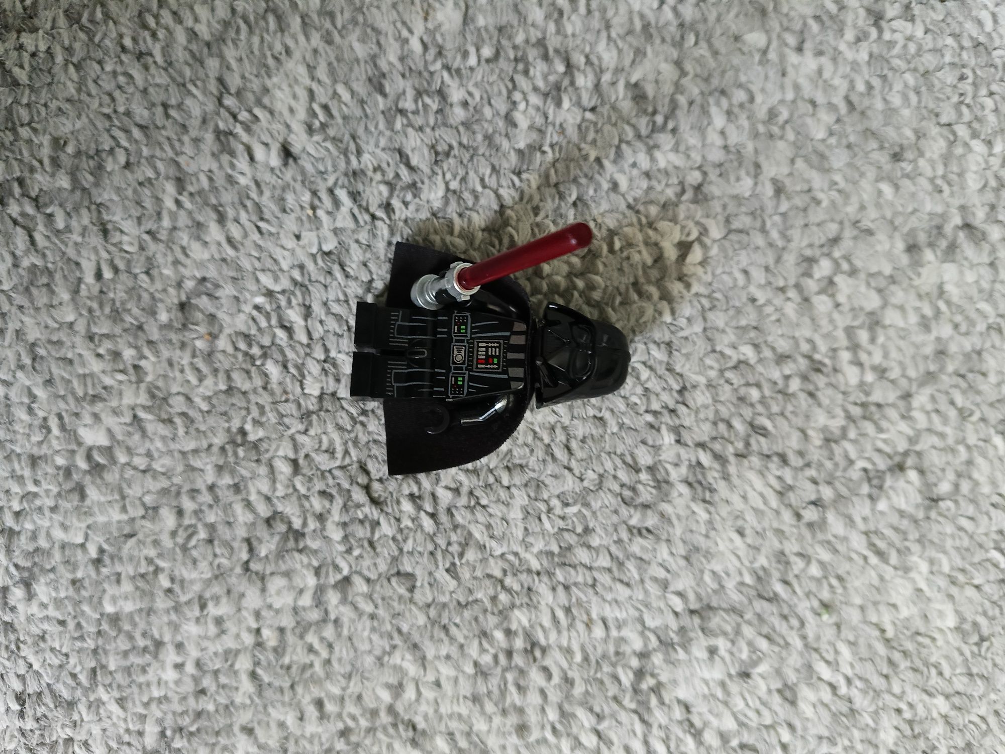 Mini figurka LEGO Darth Vader + limitowana  karta + metalowy box