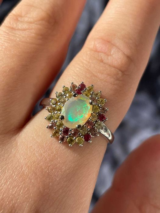 Кольцо из серебра 925 пробы с опалом и сапфиром. 17 18.18.5