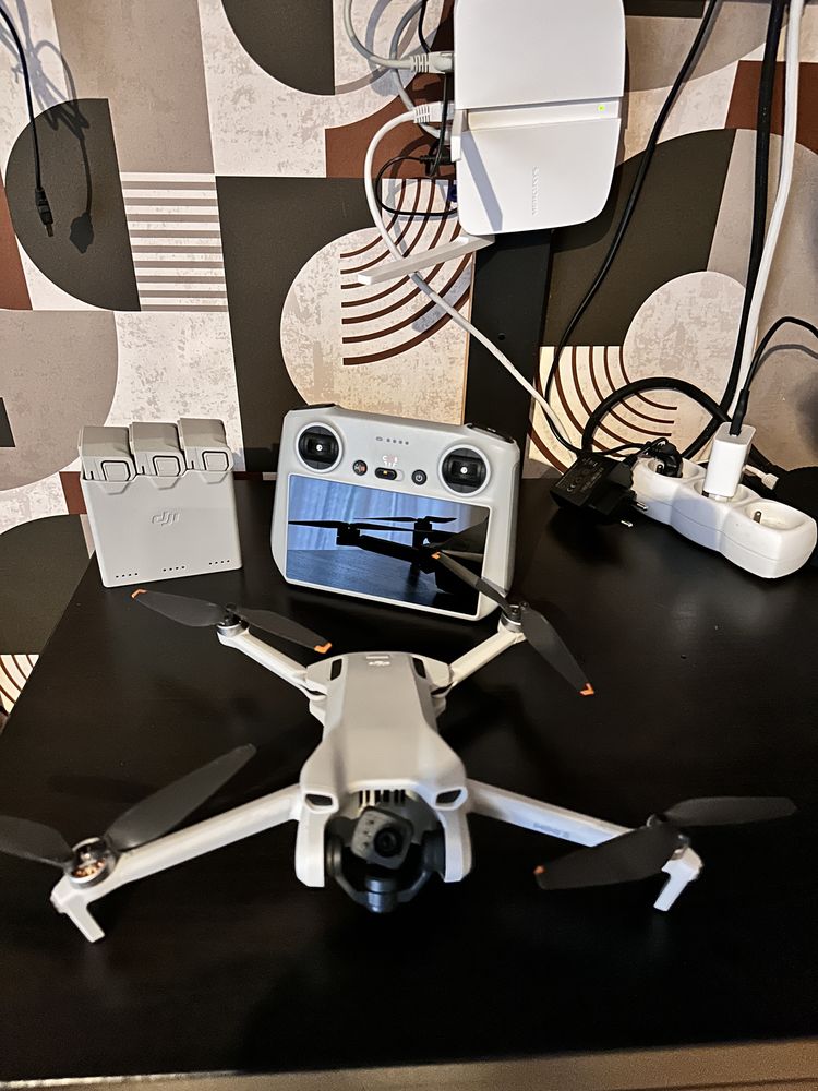DJI Mini 3 Fly More Combo – sprawny, brak osłonki kamery