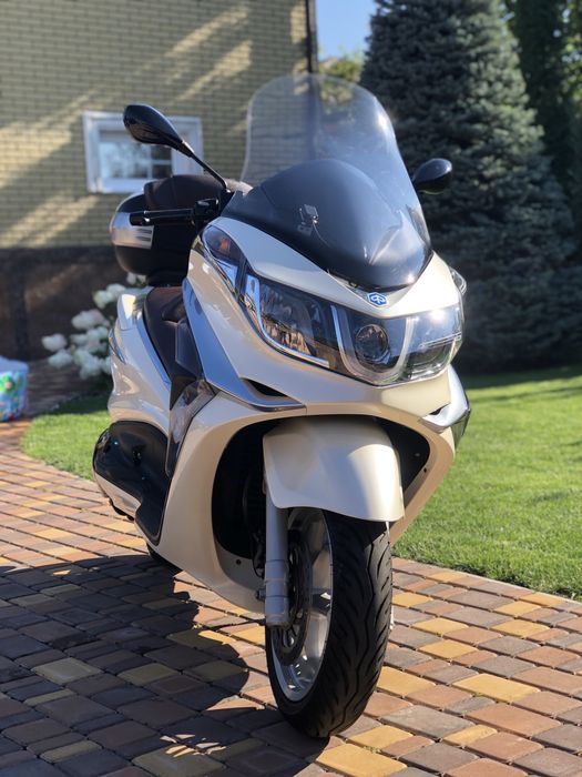 Свіжак!З Японії ! PIAGGIO X10-350!