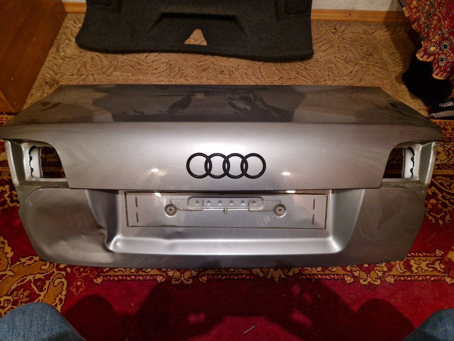 Klapa bagażnika A4 B7 uszkodzona