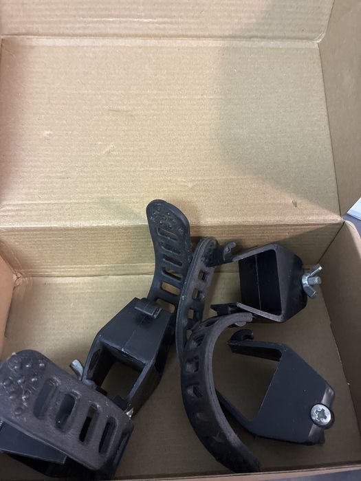 Продам крепления для лыж накрышу