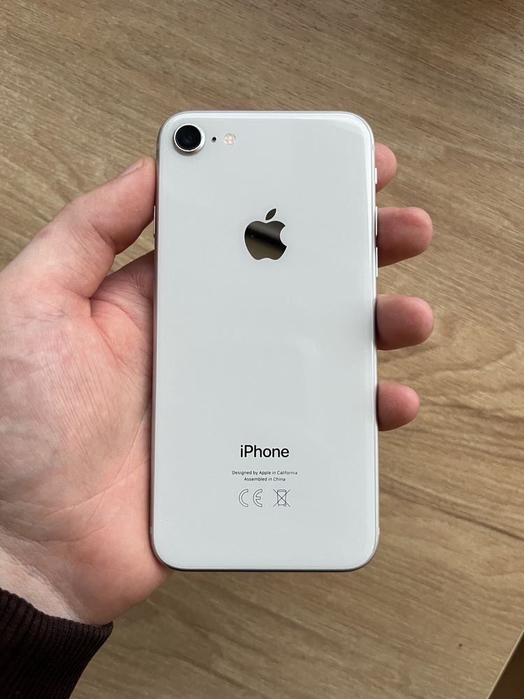 Apple iPhone 8 64GB ,в ідеальному стані