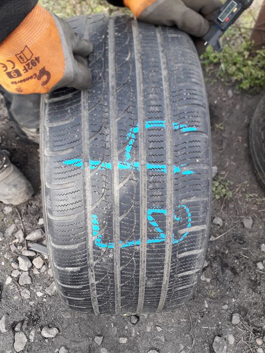 Opona Używana Zimowa 225/40R18 ROCKSTONE ICE-PLUS S210, 1szt