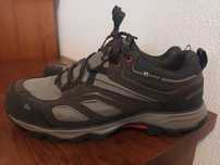 Sapatos Quechua como novos