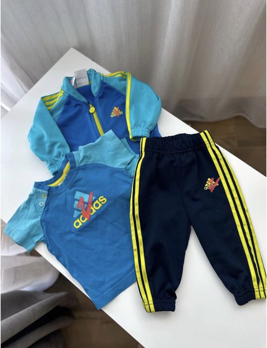 спортивний комтюм трійка  adidas оригінал