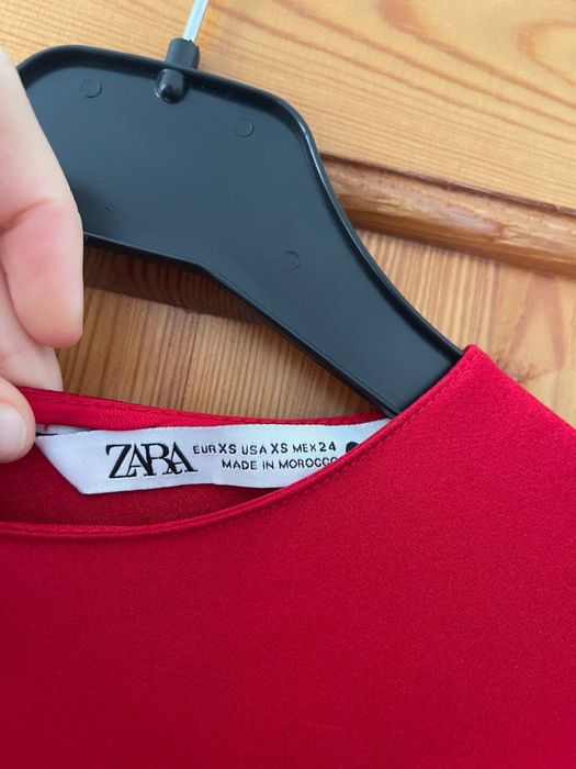 Червона сукня Zara