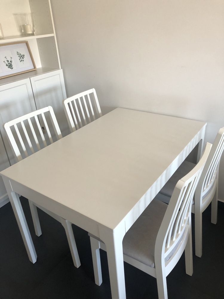 Mesa extensivel + 4 cadeiras