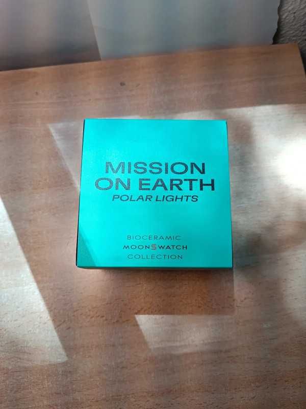 Omega x Swatch Earth SO33L103 - Modne polarne światła na tle Ziemi