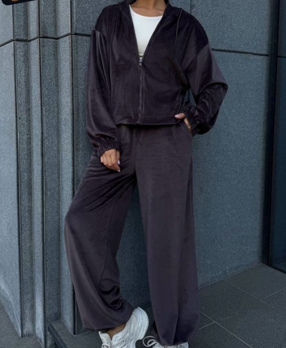 Шоколадний велюровий костюм