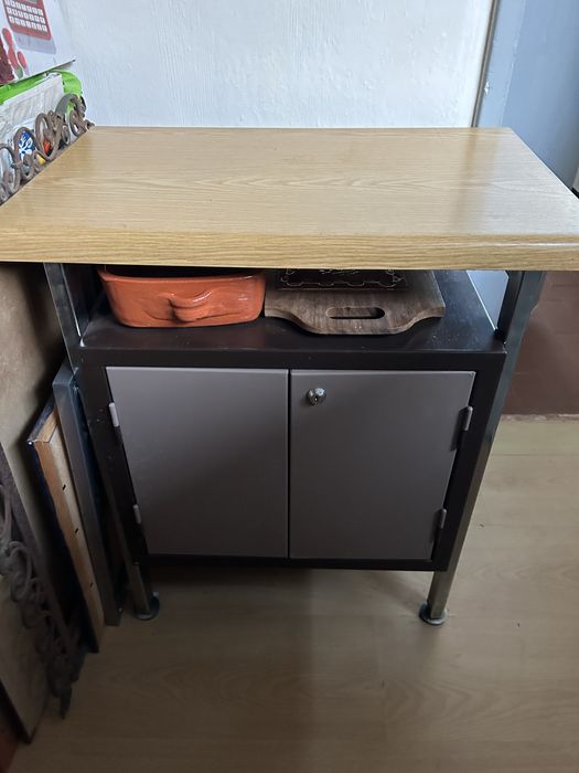 Movel em metal anos 60