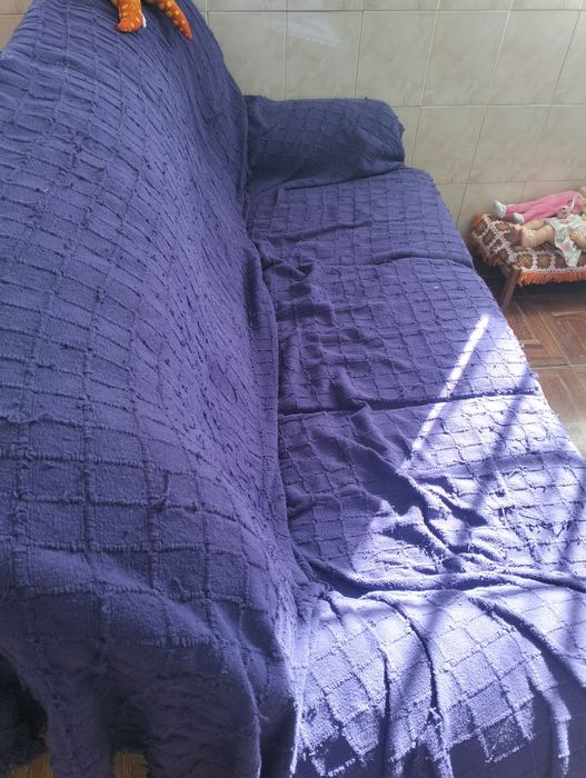 Vendo sofá com um pequeno defeito, um buraco na almofada