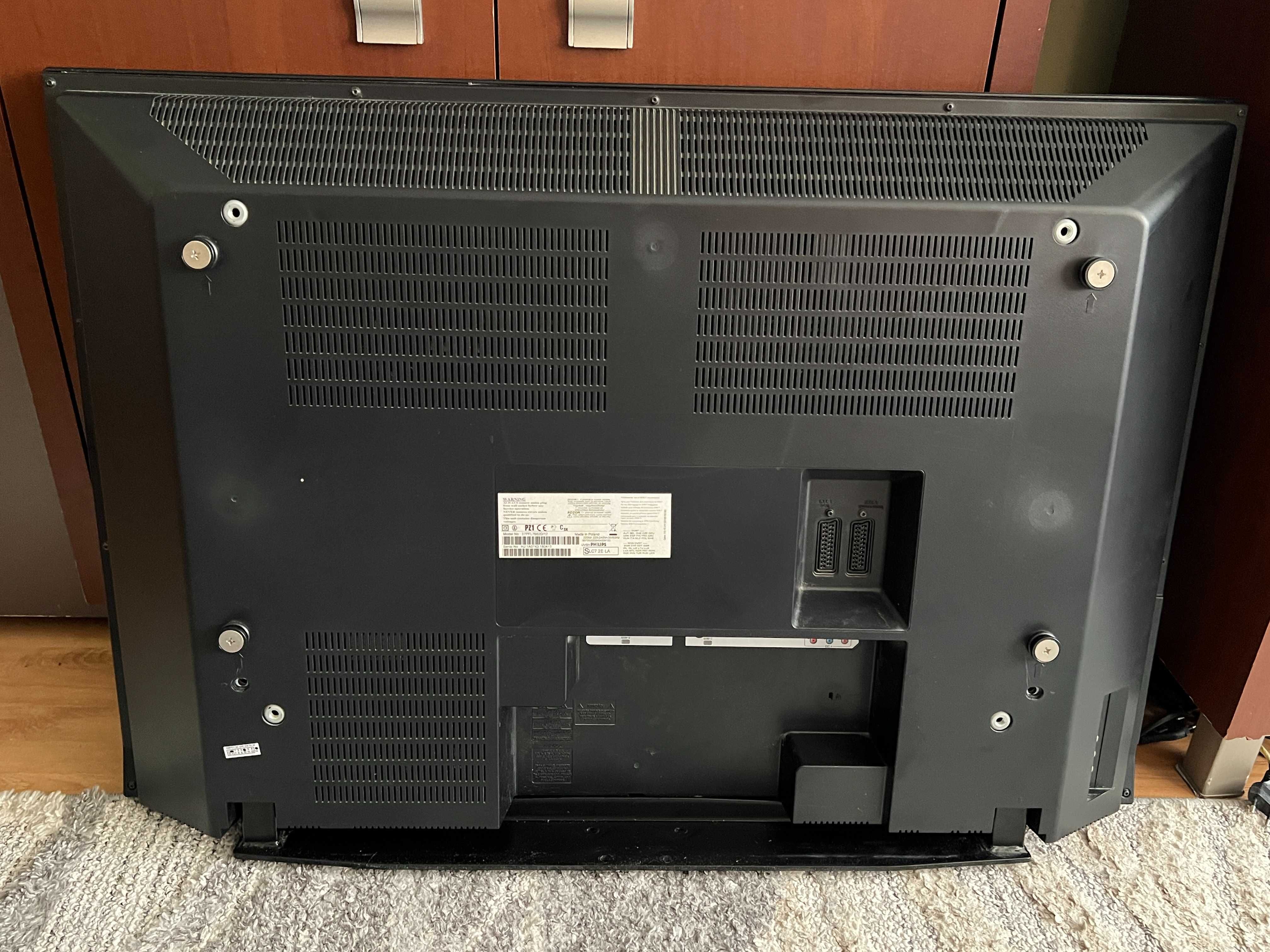 Telewizor Philips 37PFL7662D/12 w dobrym stanie, kompletne wyposażenie