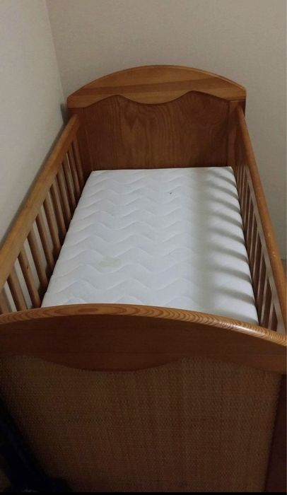 Łóżeczko dziecięce z materacem