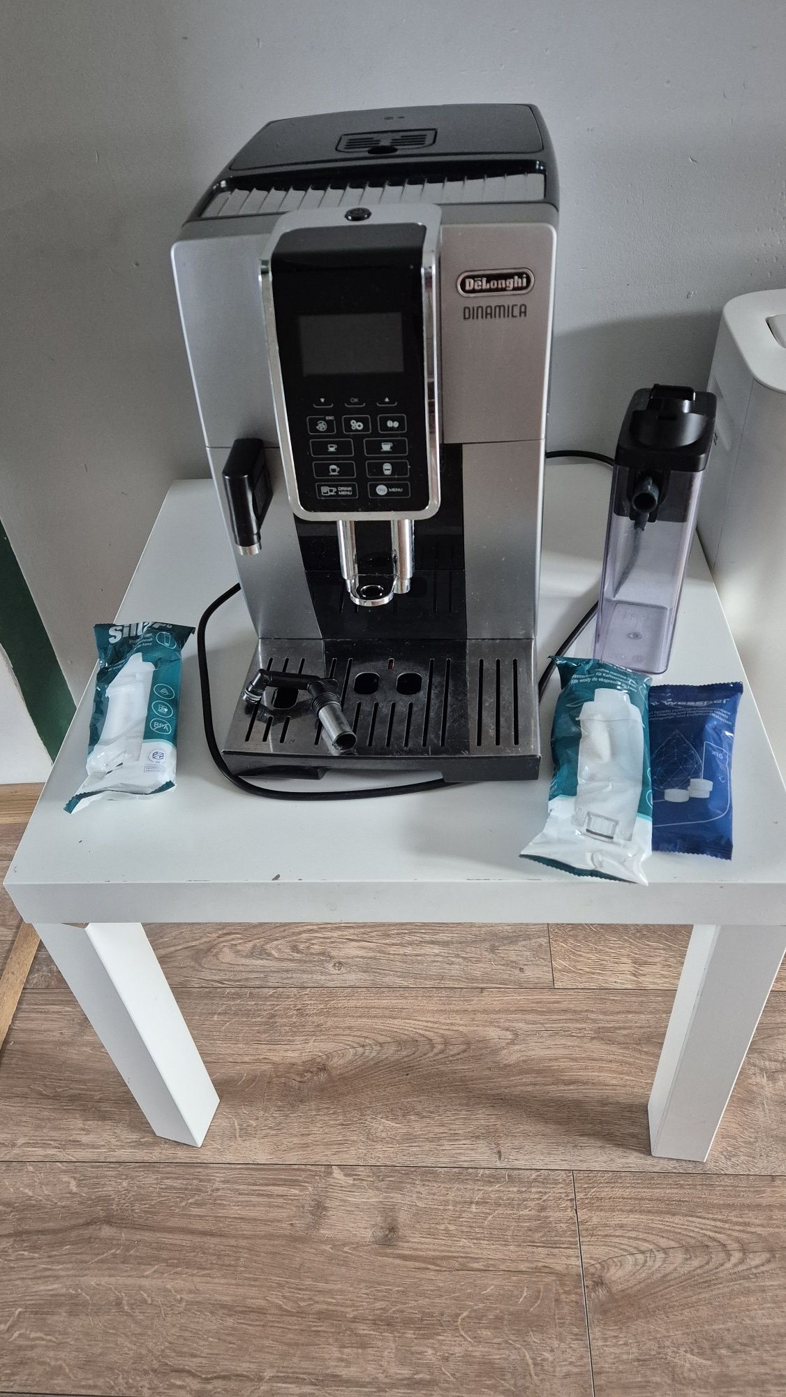 Ekspres do kawy Delonghi Dynamica 15 bar