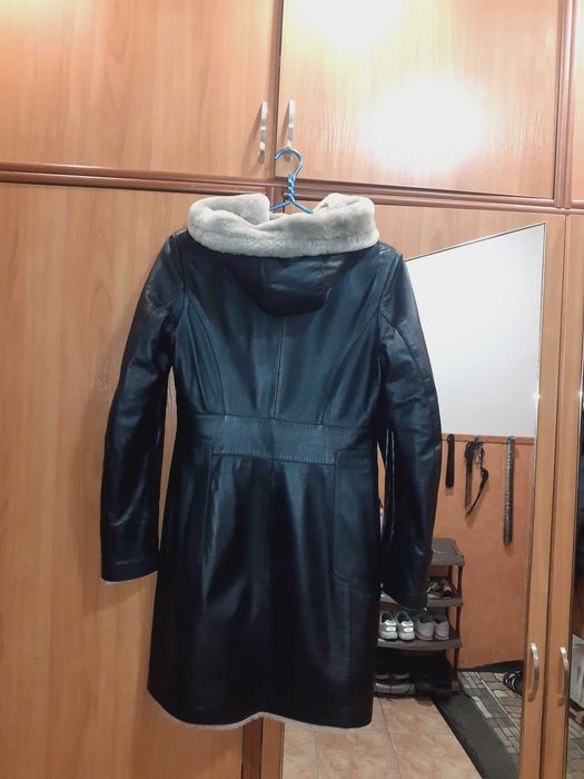 Продам женскую зимнюю кожанную дублёнку