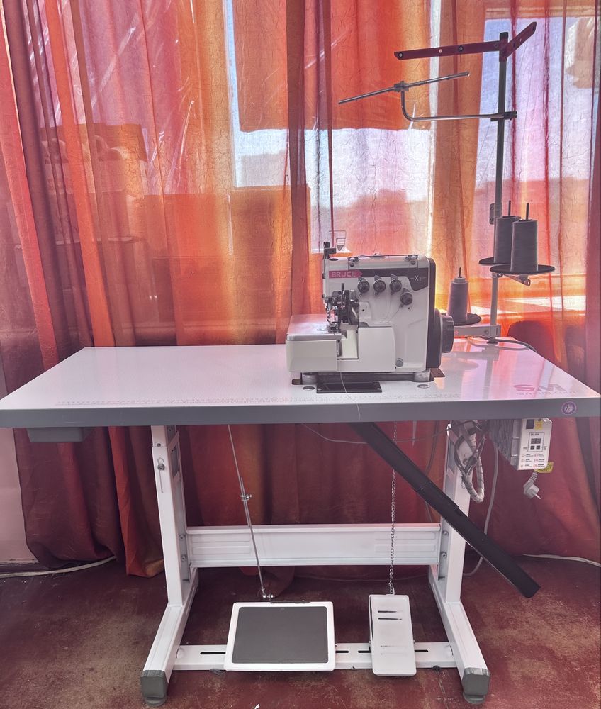 Продам 4-нитковий промисловий оверлок BRUCE BRC-X3-4