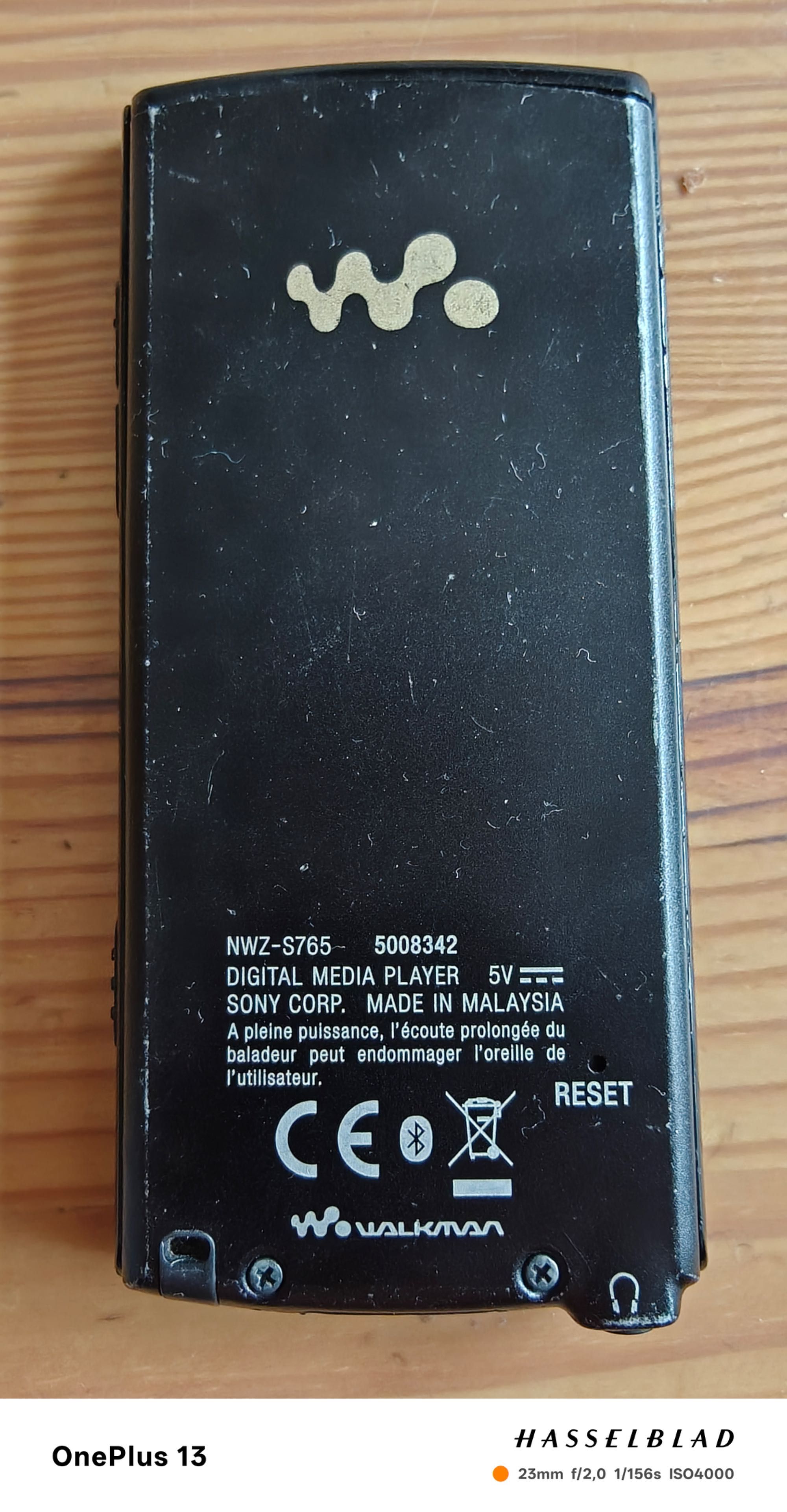 Sony MP3 NWZ-A826 8GB + Sony SRS-NWGM30