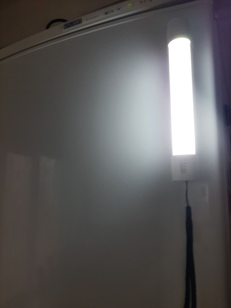 LED-лампа, светильник с аккумулятором на магнитах