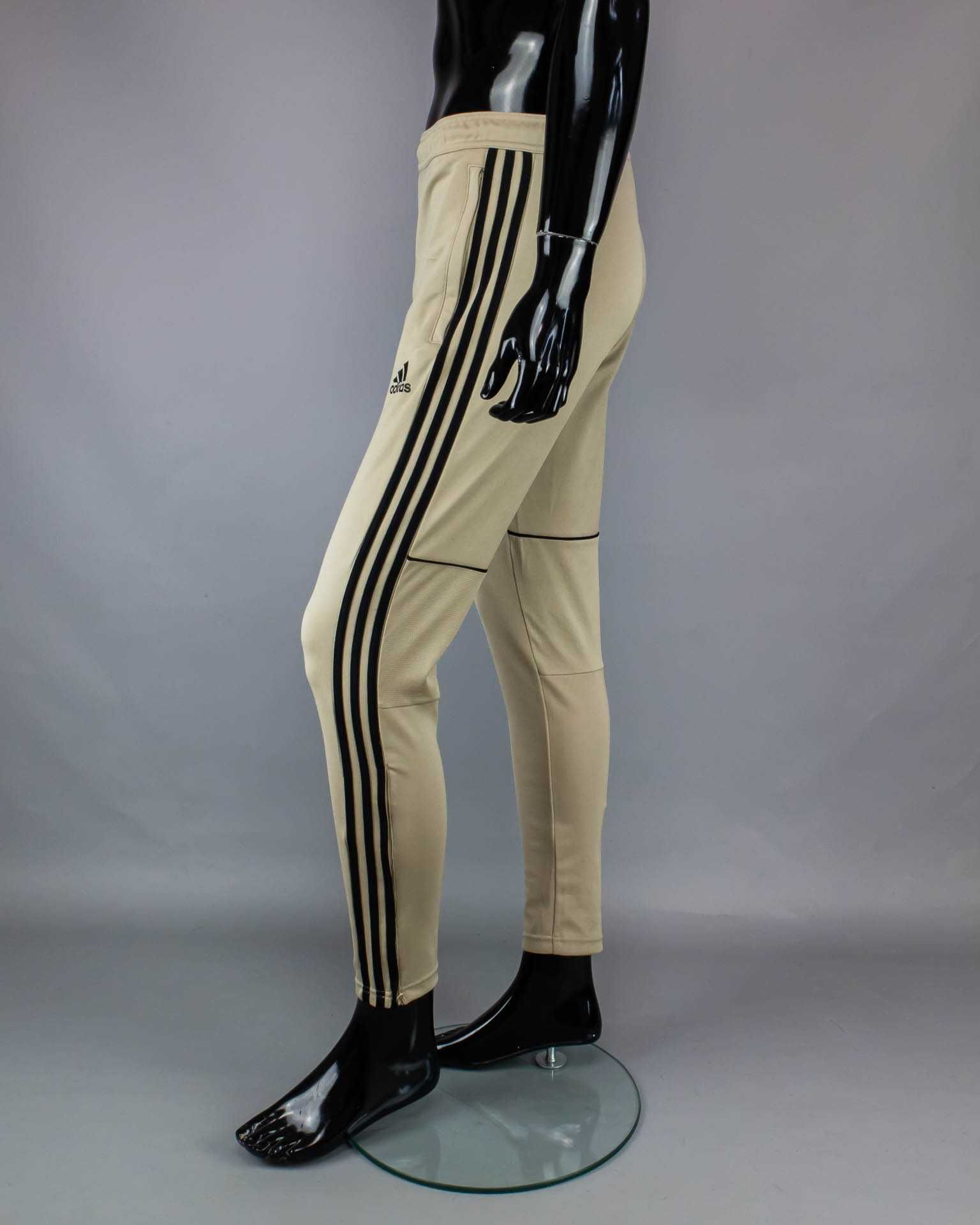 Зауженные  спортивные штаны Adidas.Размер S