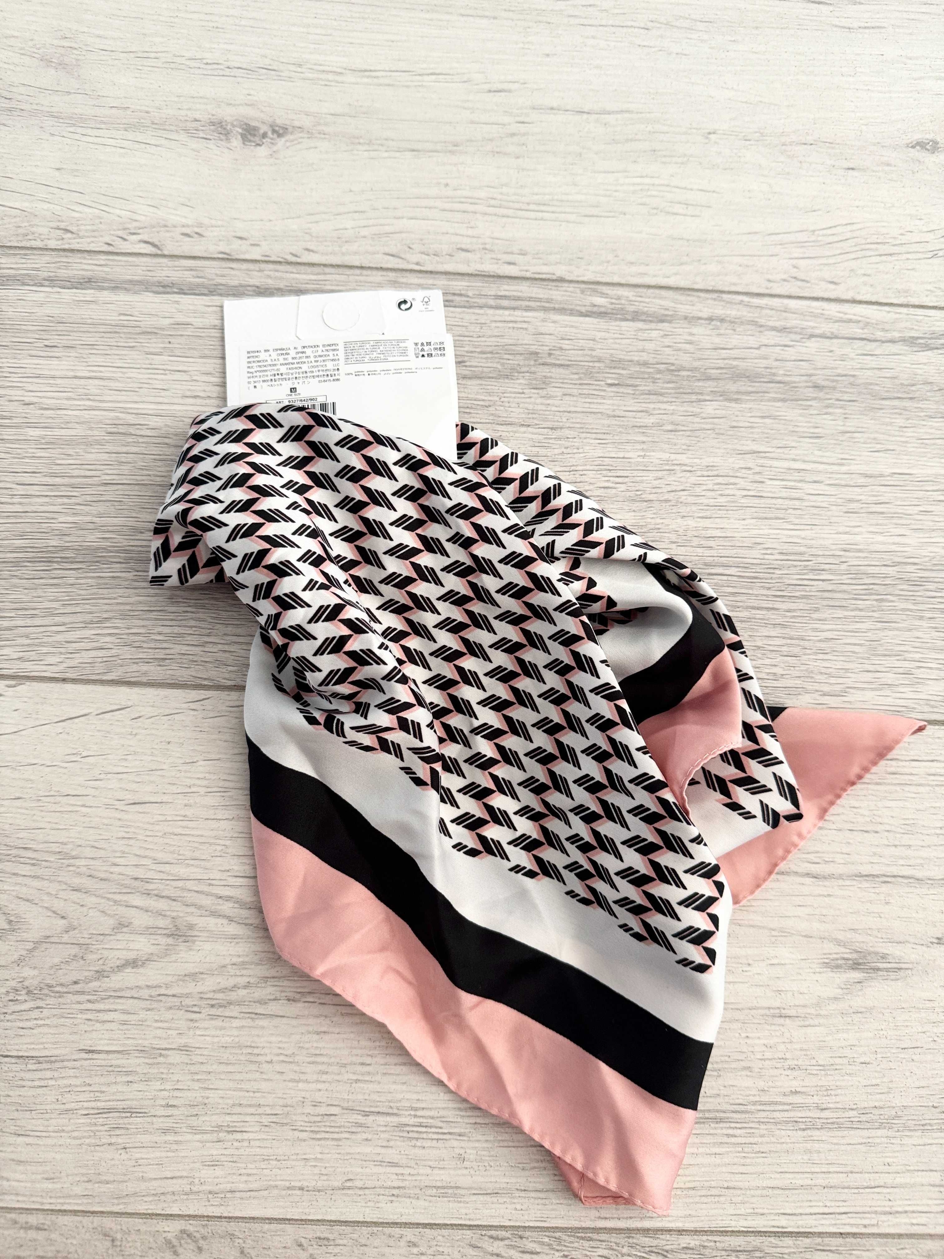 Chustka Bershka z geometrycznym wzorem