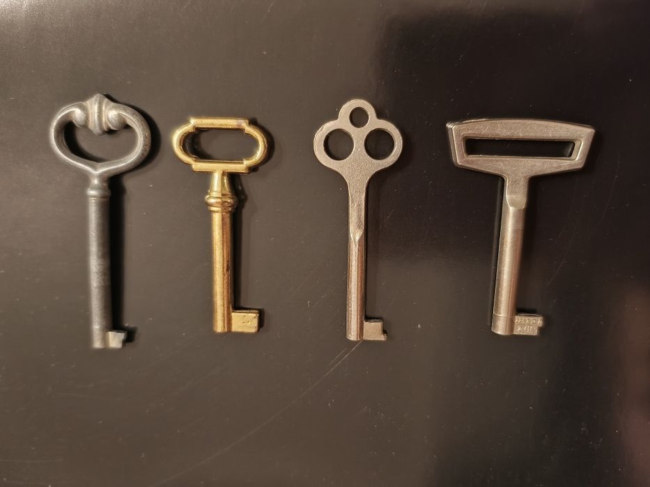Ключи мебельные, цена за все