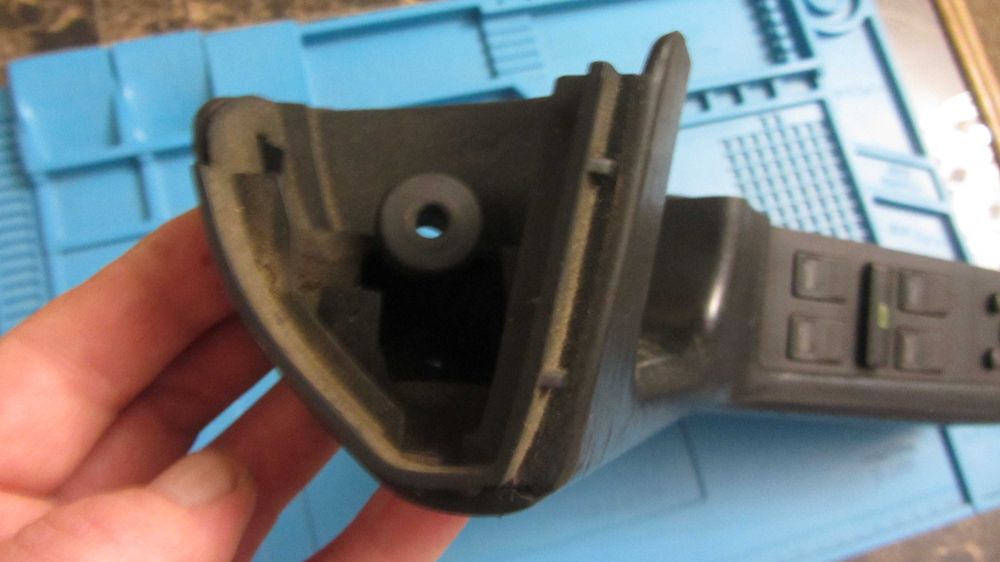 Внутрішня ліва ручка під ЕСП та електродзеркала в зборі Audi 80 B4.