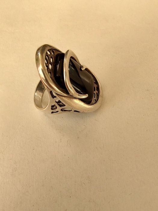 Продам кольцо с камнем