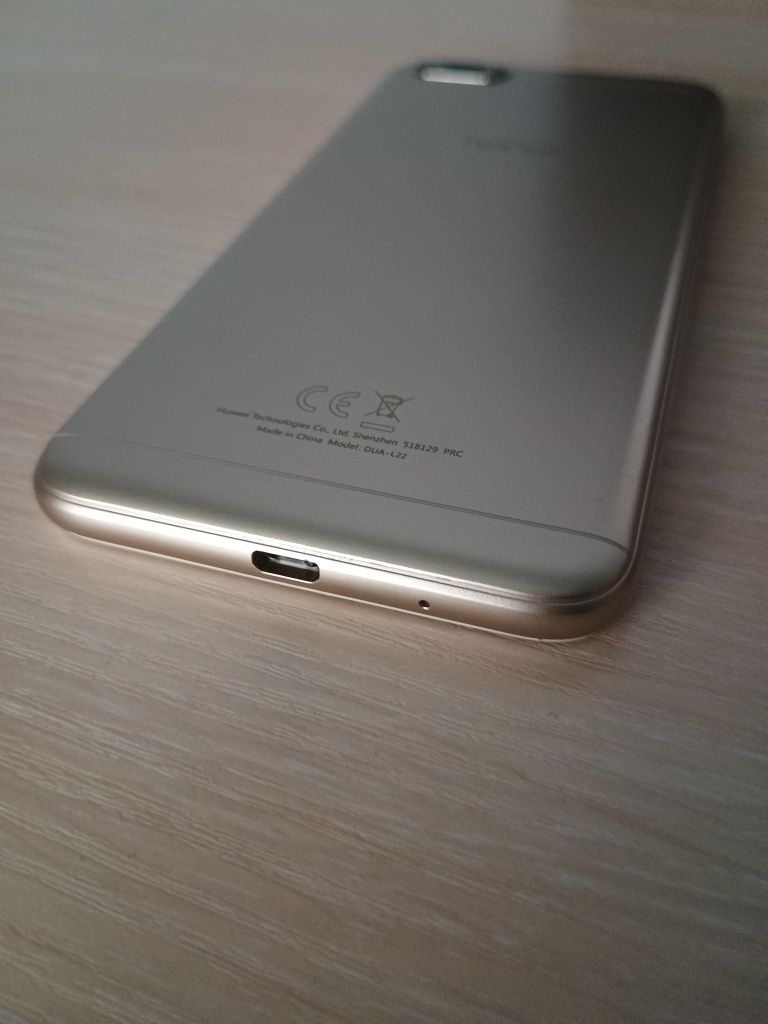 Смартфон Huawei Honor 7A + 3 чехла