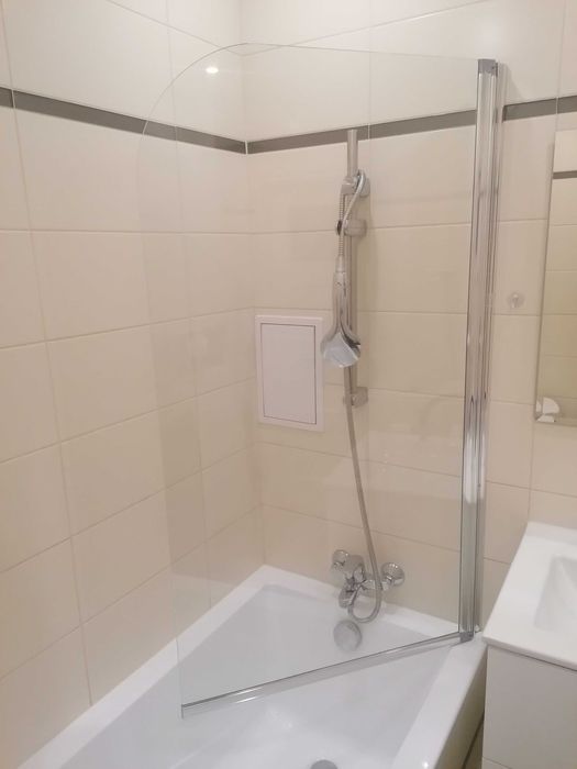 Szyba prysznicowa parawan prysznicowy nawannowy ruchomy