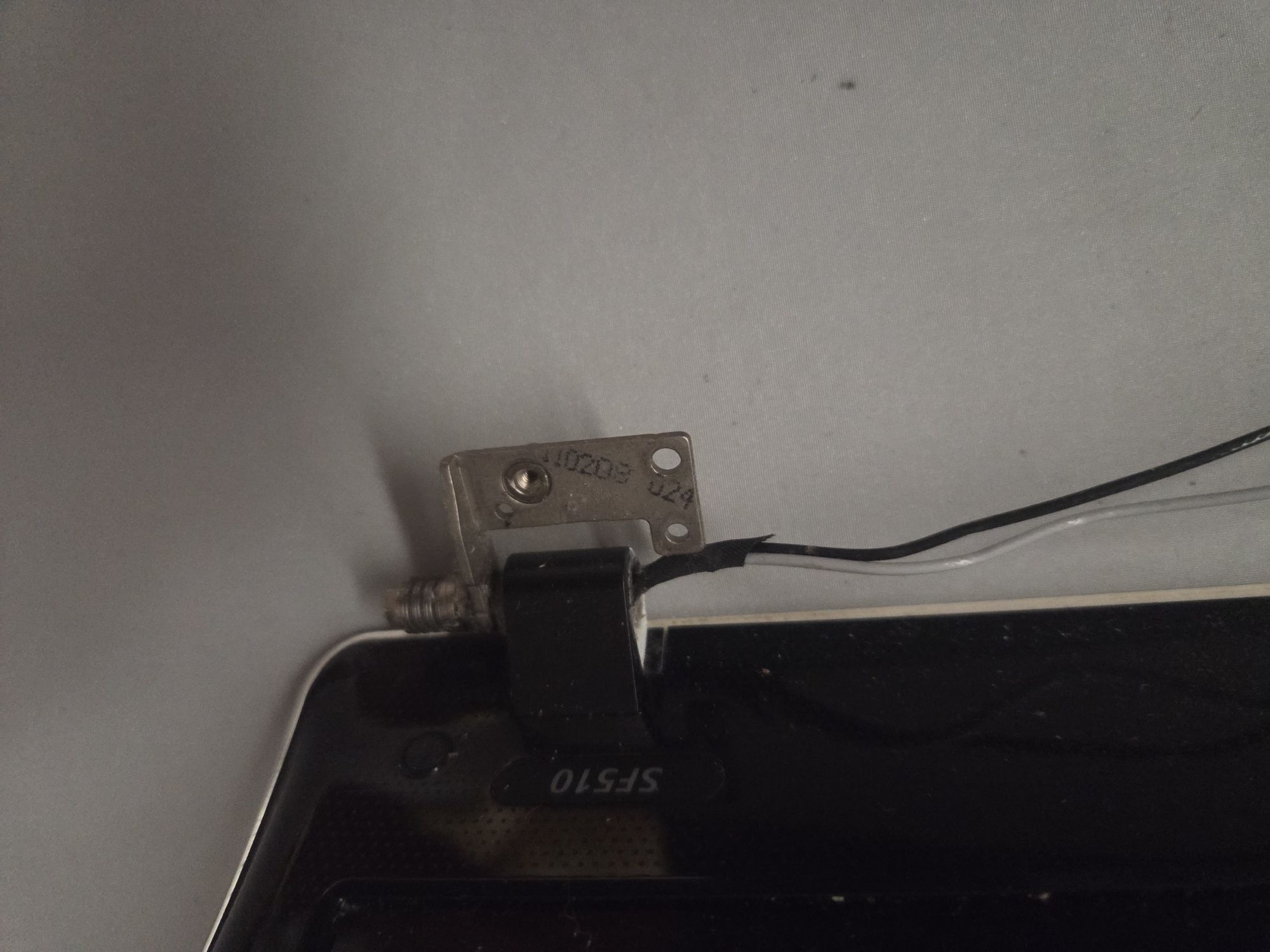 Sprzedam klapę matrycy do laptopa Samsung NP SF510