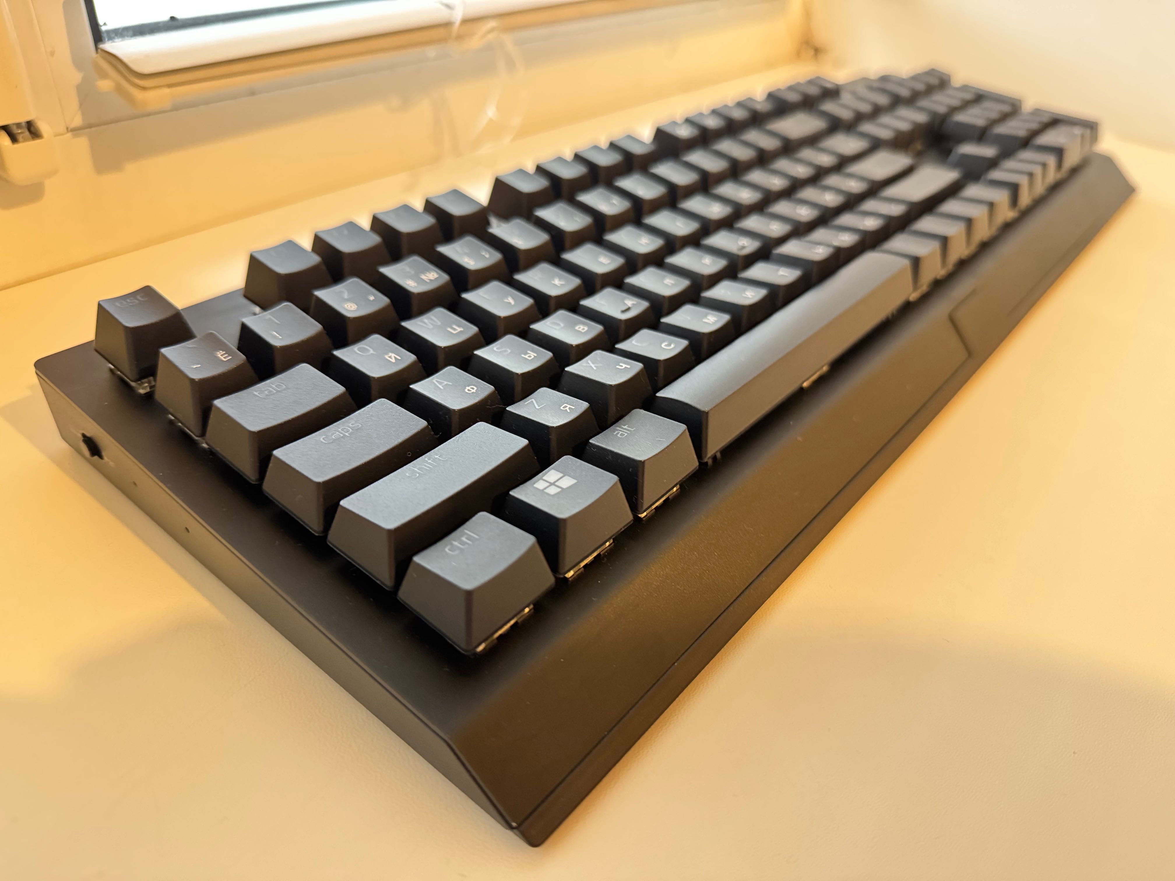 Клавіатура Razer BlackWidow V3 PRO (RZ03-03530800-R3R1)